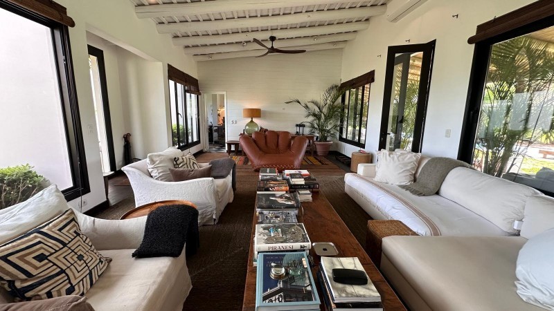 Casa amplia en venta y alquiler en el Quijote